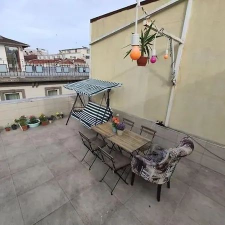 Beyoglu Taksim'de Teras Daire Apartamento